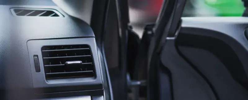 Ventilação do carro com após desinfeção das condutas de ar condicionado