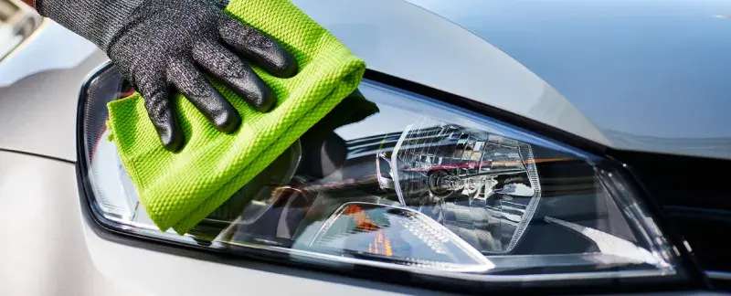 Polimento de Faróis - Remoção de resíduos