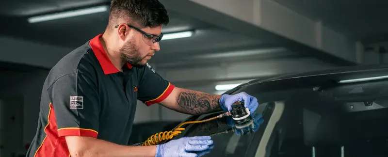 Vidro para-brisas a ser reparado