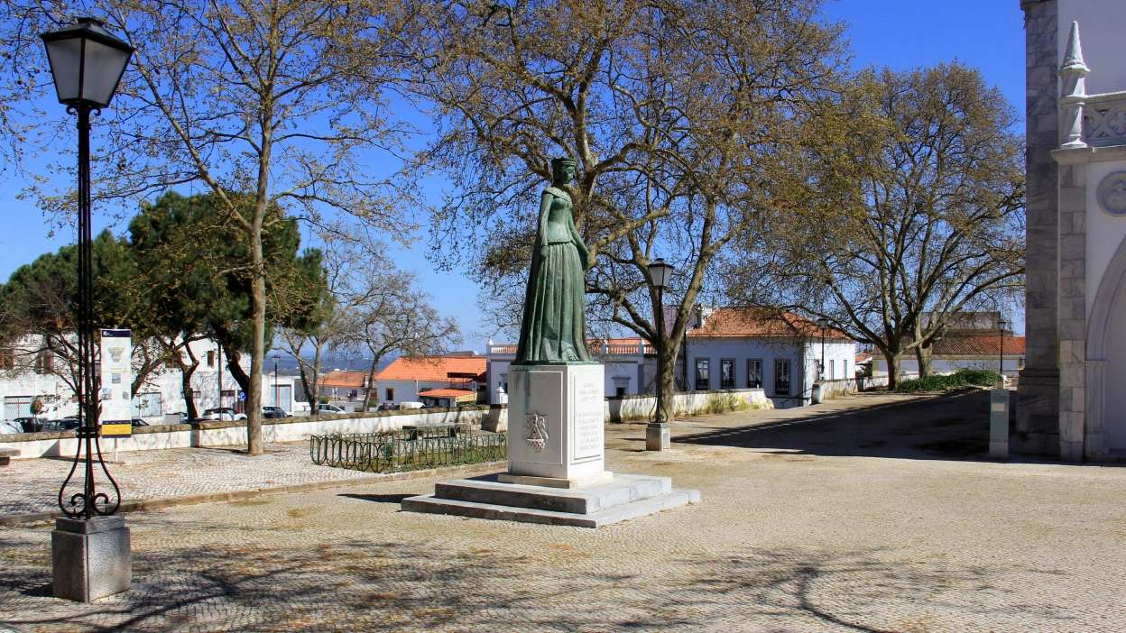 estátua na cidade de beja