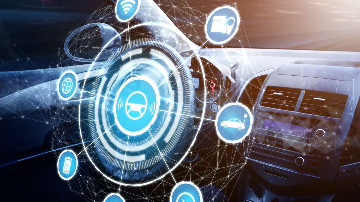 interior do carro com icones de tecnologia