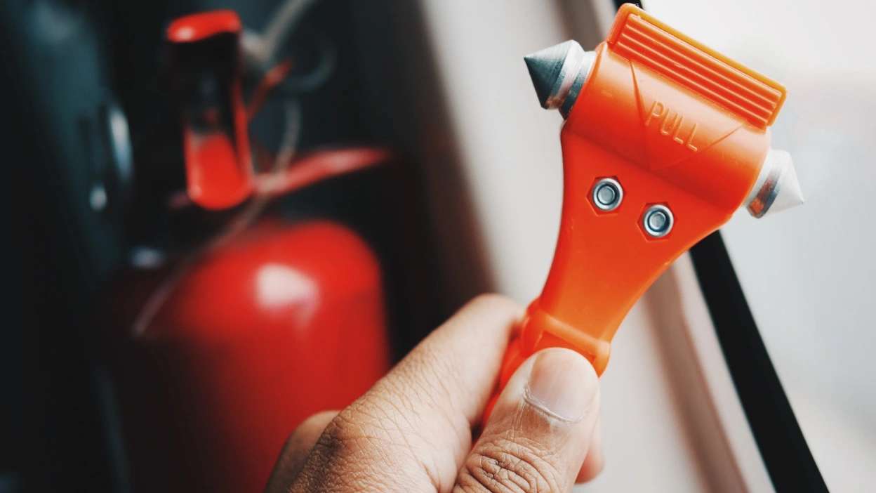 Ferramenta para partir o vidro