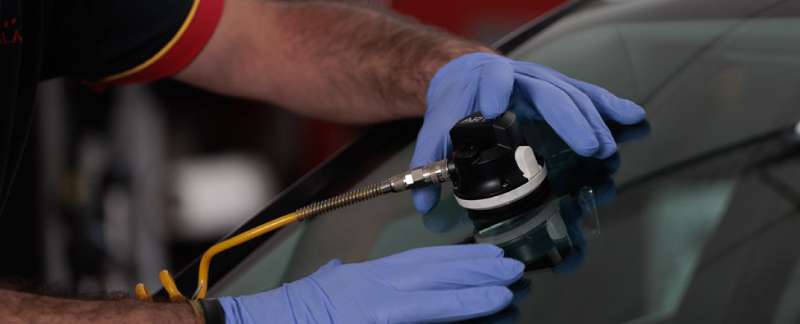 técnico a tratar do vidro