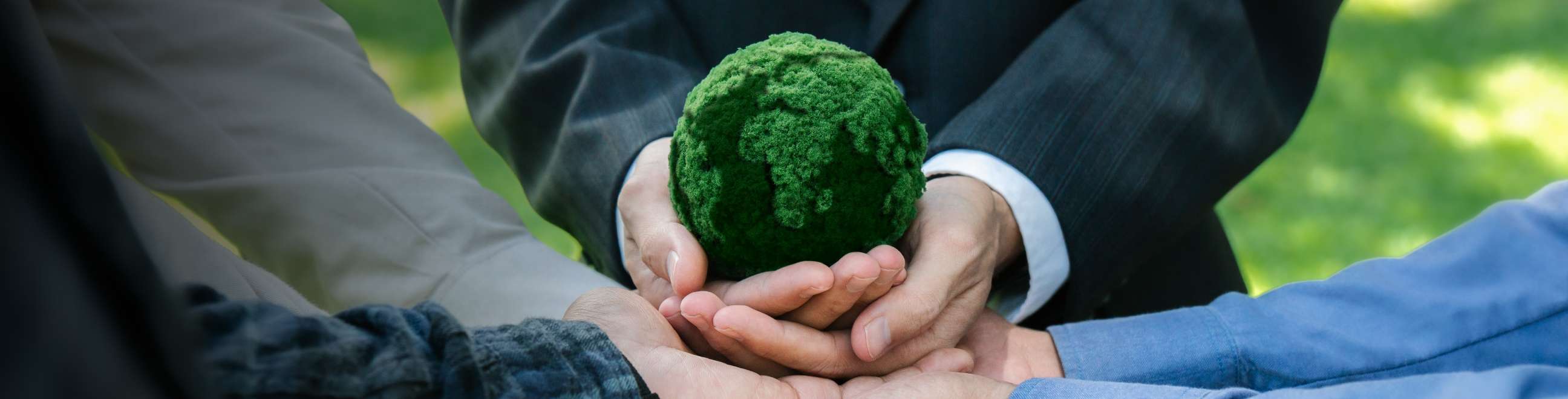 Empresários a segurarem o mundo