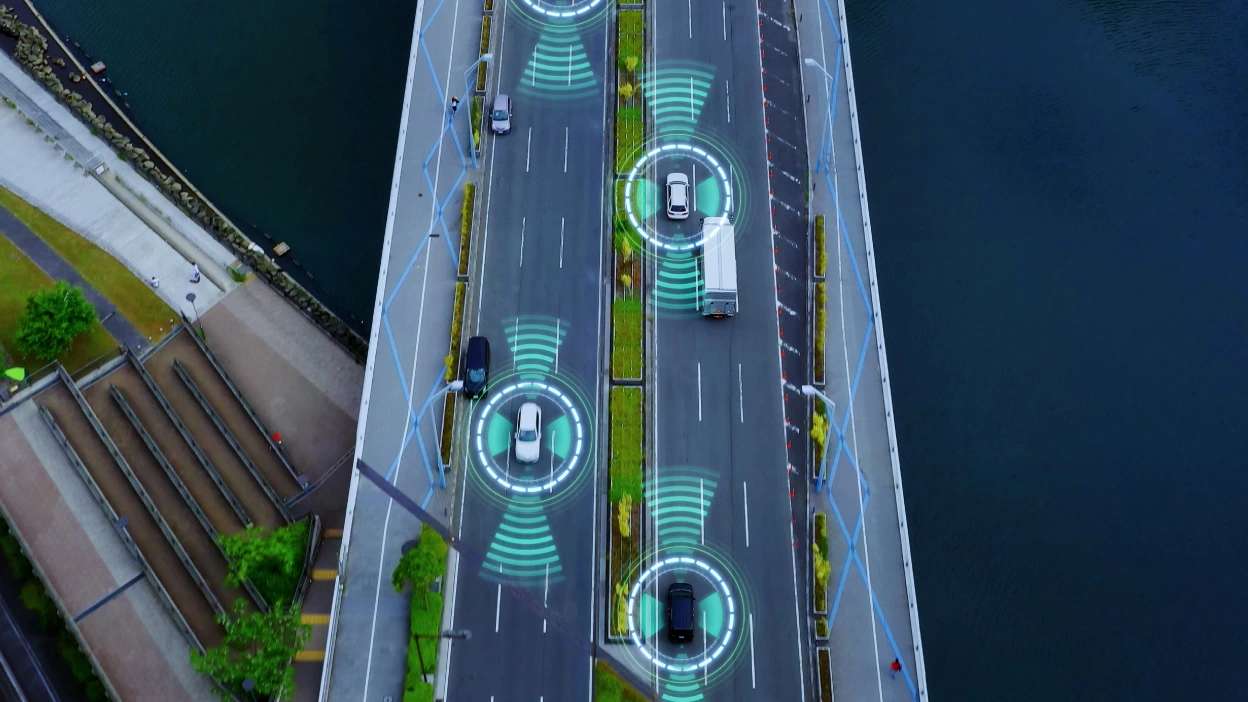 carros na estrada com sistema adas 