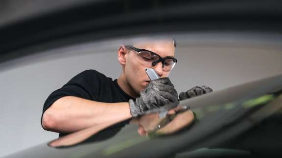 técnico a tratar do vidro