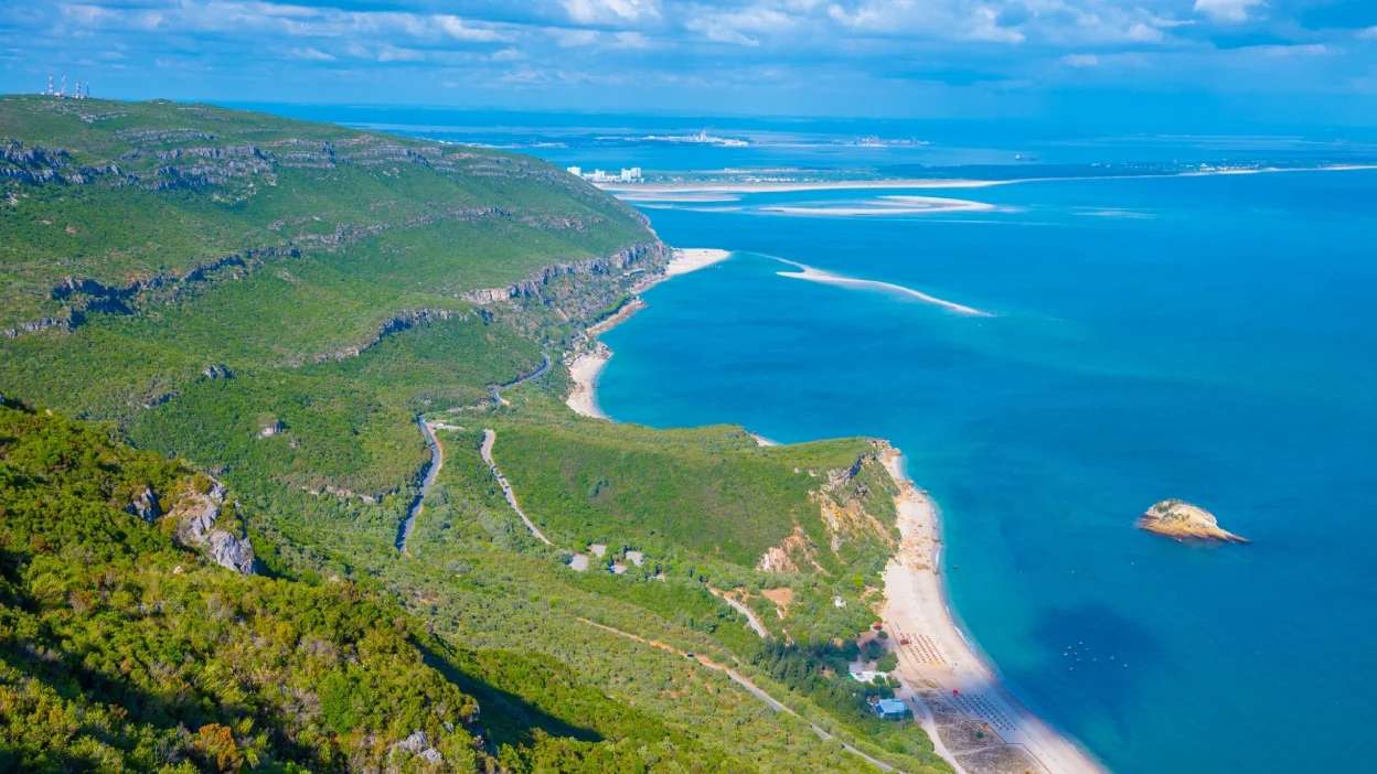 Vista aérea da Arrábida e praias